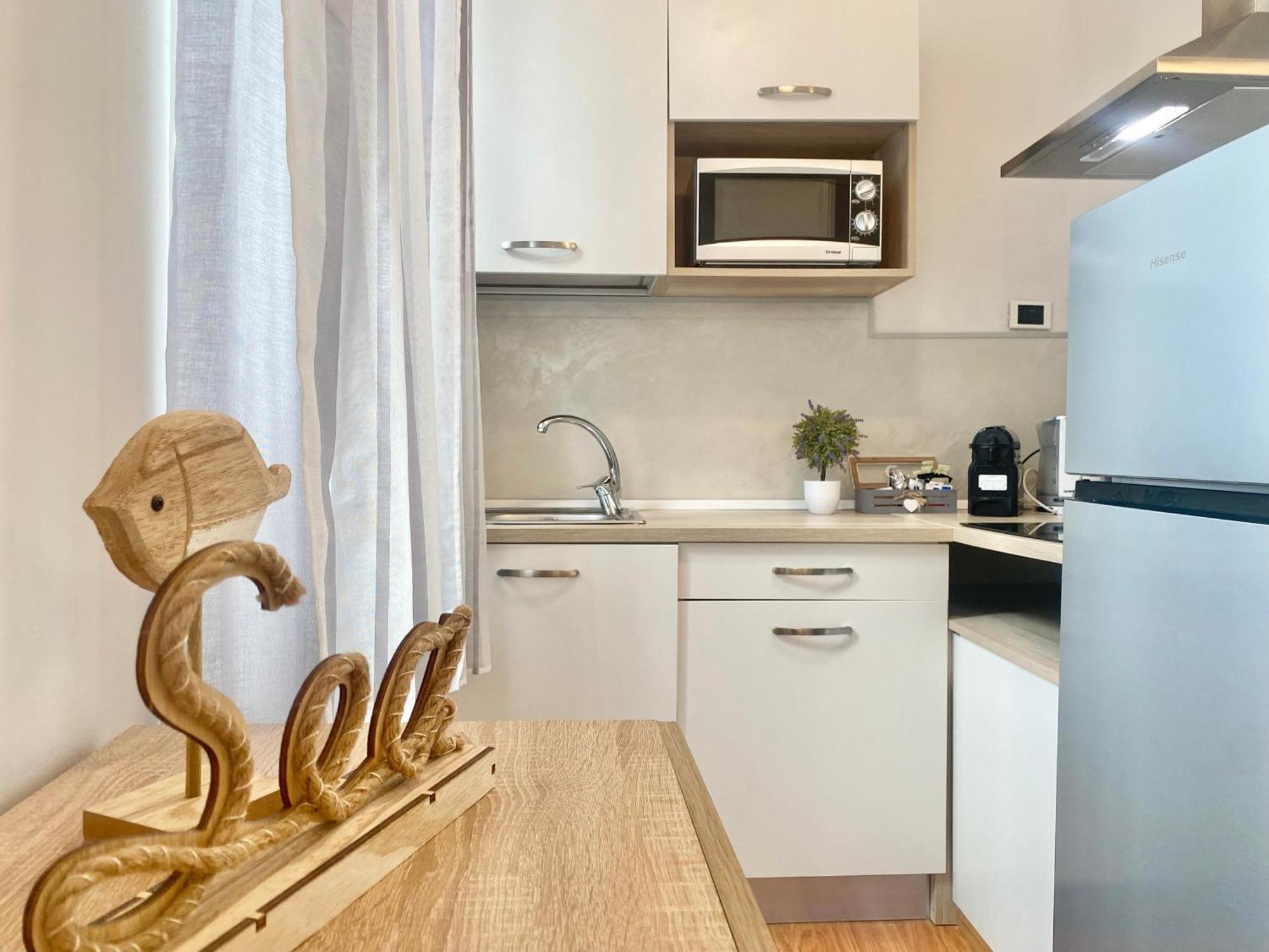 Mazzini 12, Elegant Central Apartment With Free Private Garage 800 M, Air Conditioning, Wi-Fi, Just 100 M From The Public Beach Rapallo Exterior photo